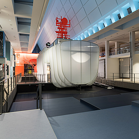 DSM Explorer Schiff in der Ausstellung Schiffswelten