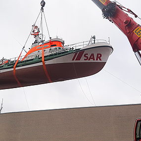 Der schwebende Seenotrettungskreuzer HANS LÜKEN.