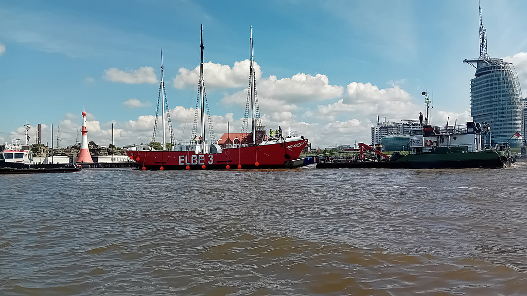 Die ELBE  3, Blick auf Sailcity.