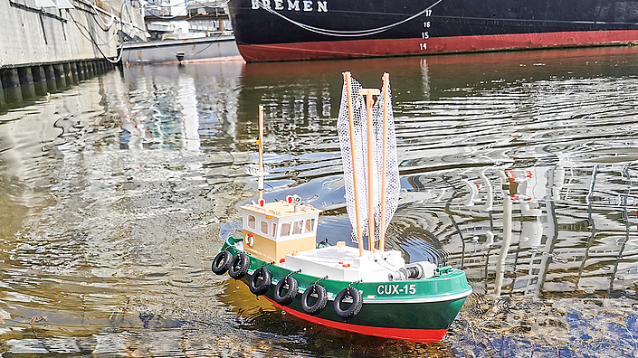 Ein Modellschiff im Museumshafen des Deutschen Schifffahrtsmuseums.
