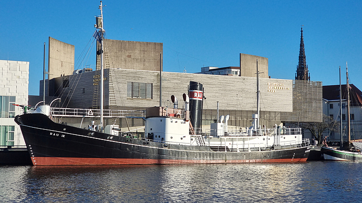 RAU IX im Neuen Hafen