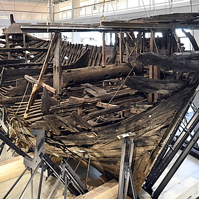 Blick von oben in das Wrack der Bremer Kogge aus dem Jahr 1380.