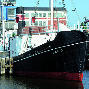 Angepeilt! Klappbrücke und Walfangdampfer RAU IX im Kurzportrait