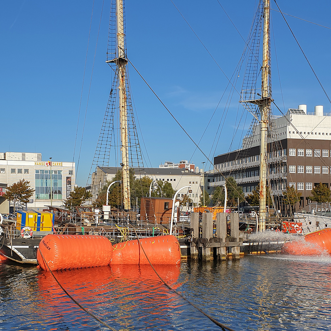 Pumpem befördern Wasser von der SEUTE DEERN